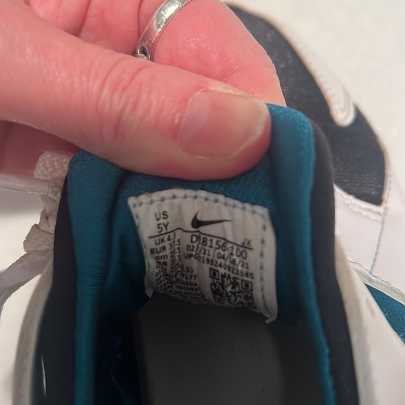 Nike Huaraches Nike youth 5 shoes. - Picture 6 of 7